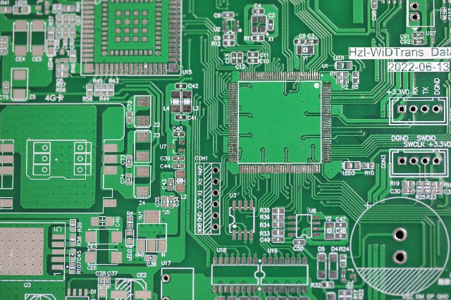 PCB設(shè)計中的布局與布線規(guī)則有哪些?PCB設(shè)計布局與布線規(guī)則